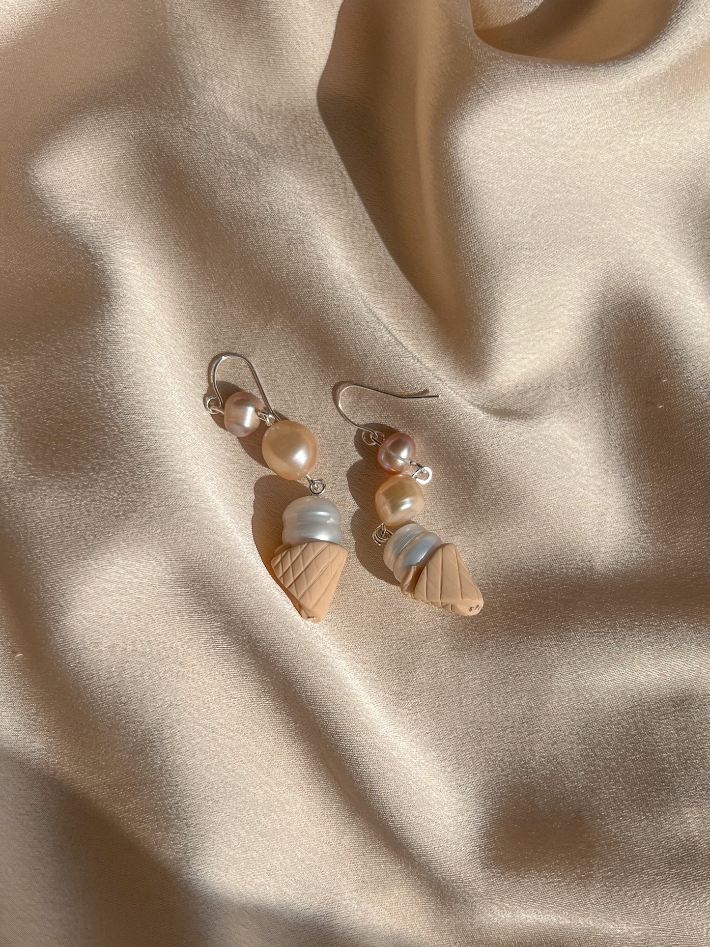 Ice cream baroque pearls