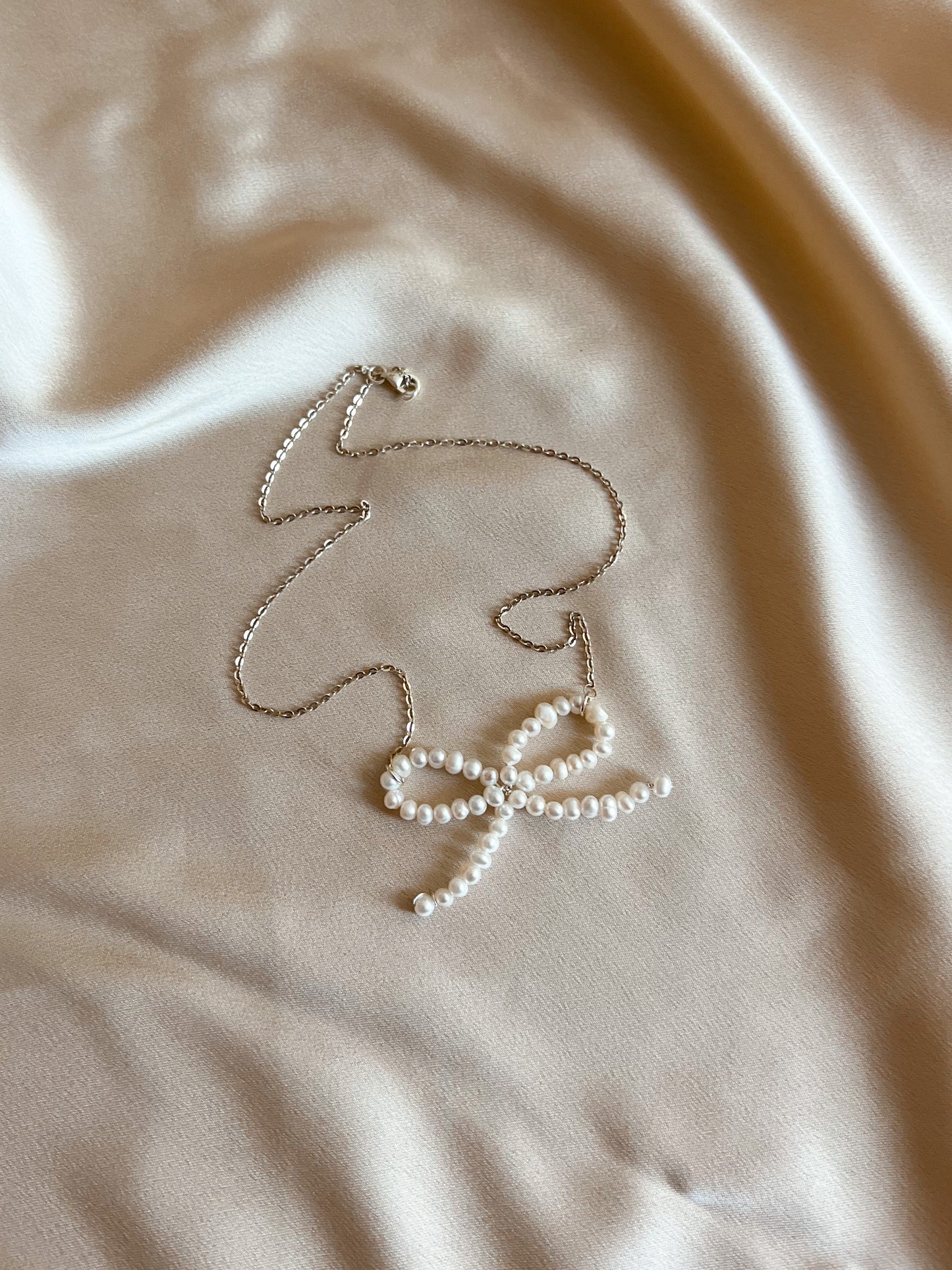 Bow pearl necklace 🎀