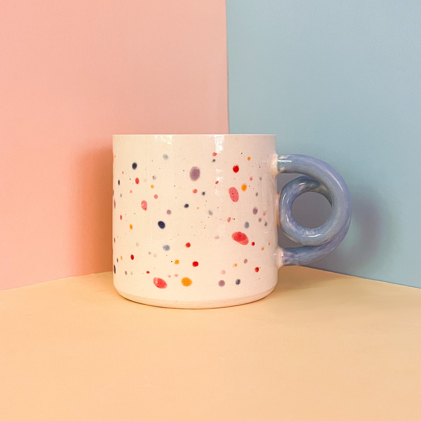 Loopy handle mug