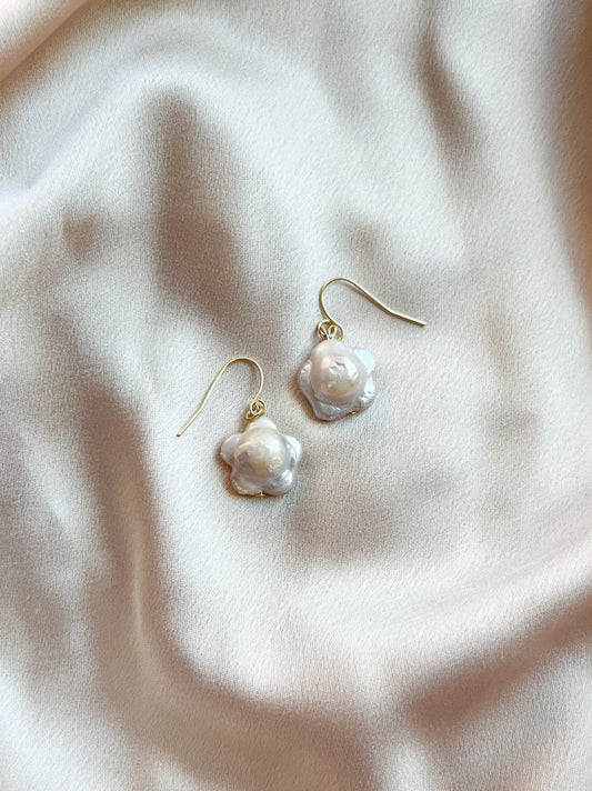 Simple daisy pearls
