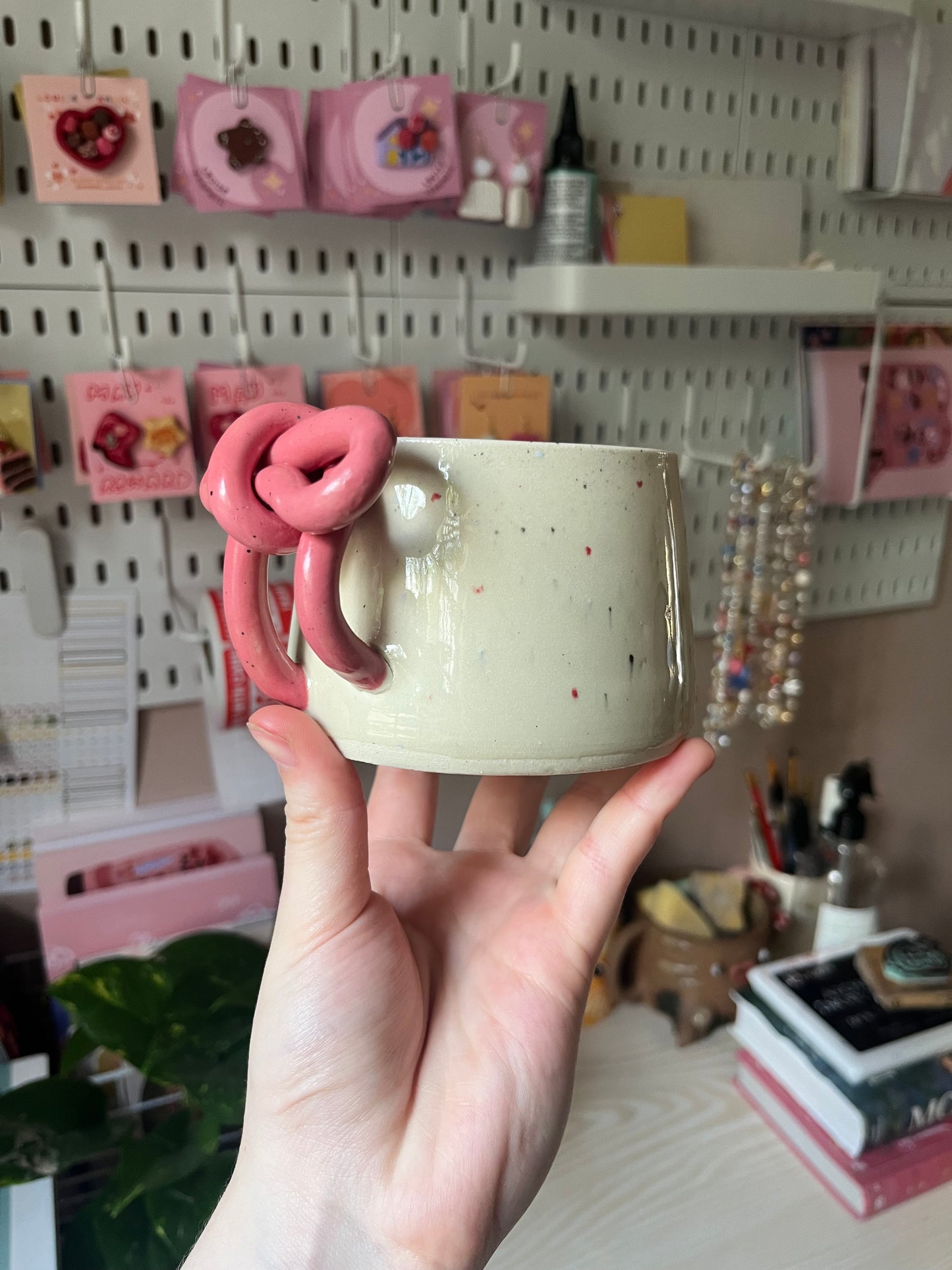 Bow handle mug
