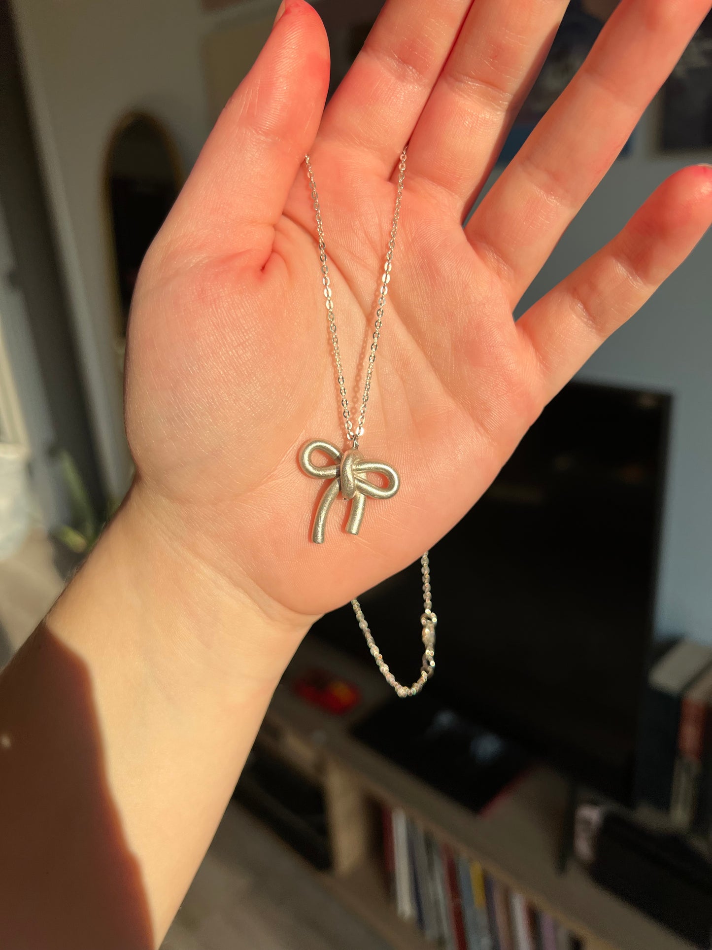 Pure silver bow necklace