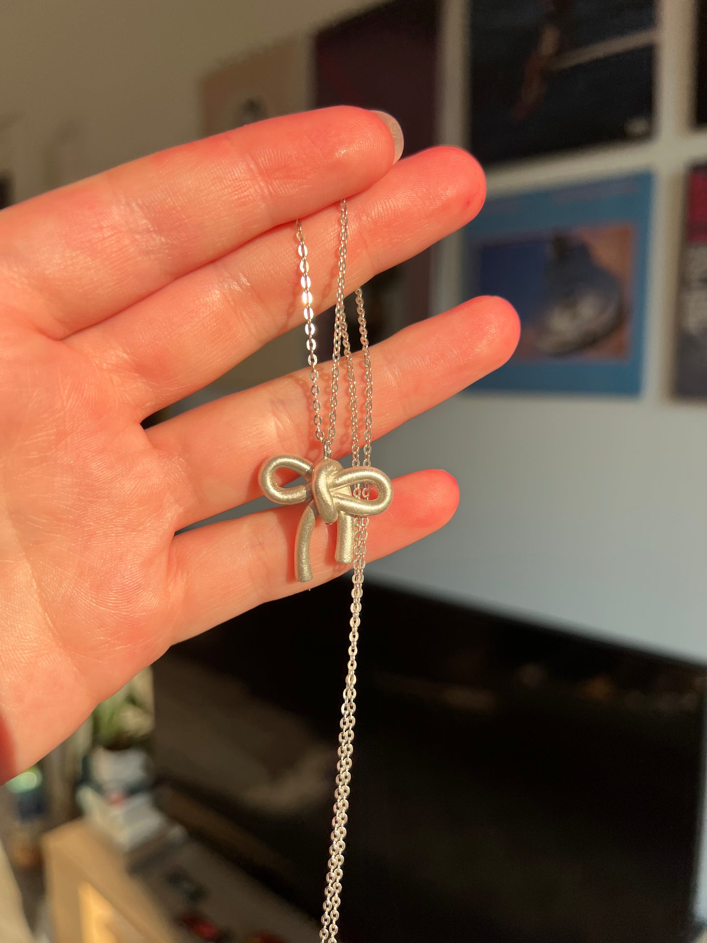 Pure silver bow necklace