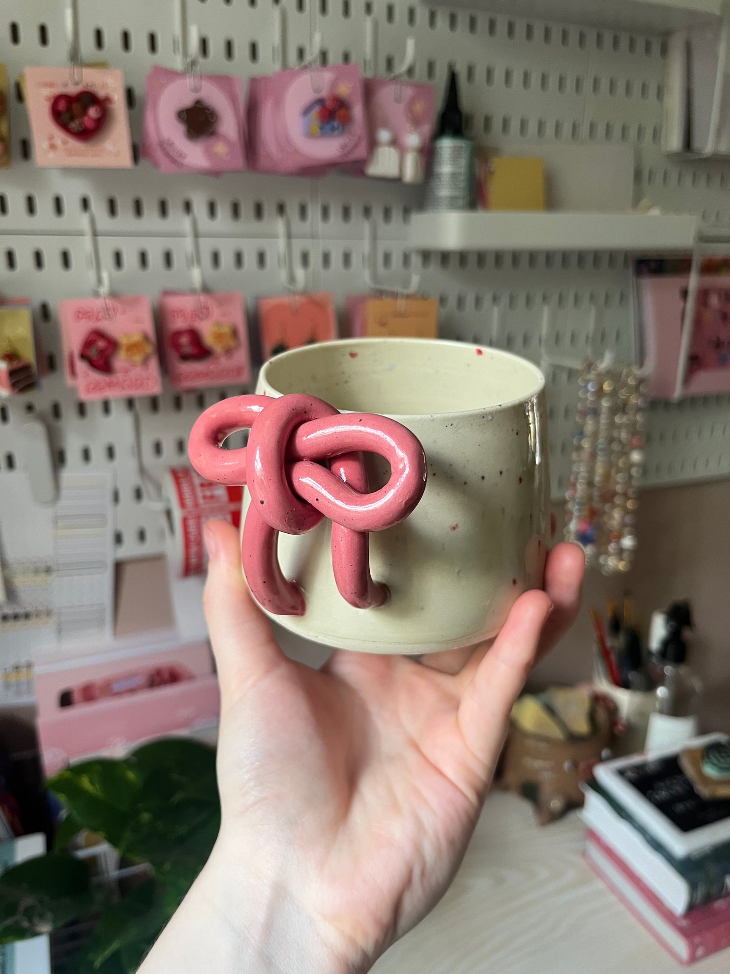 Bow handle mug