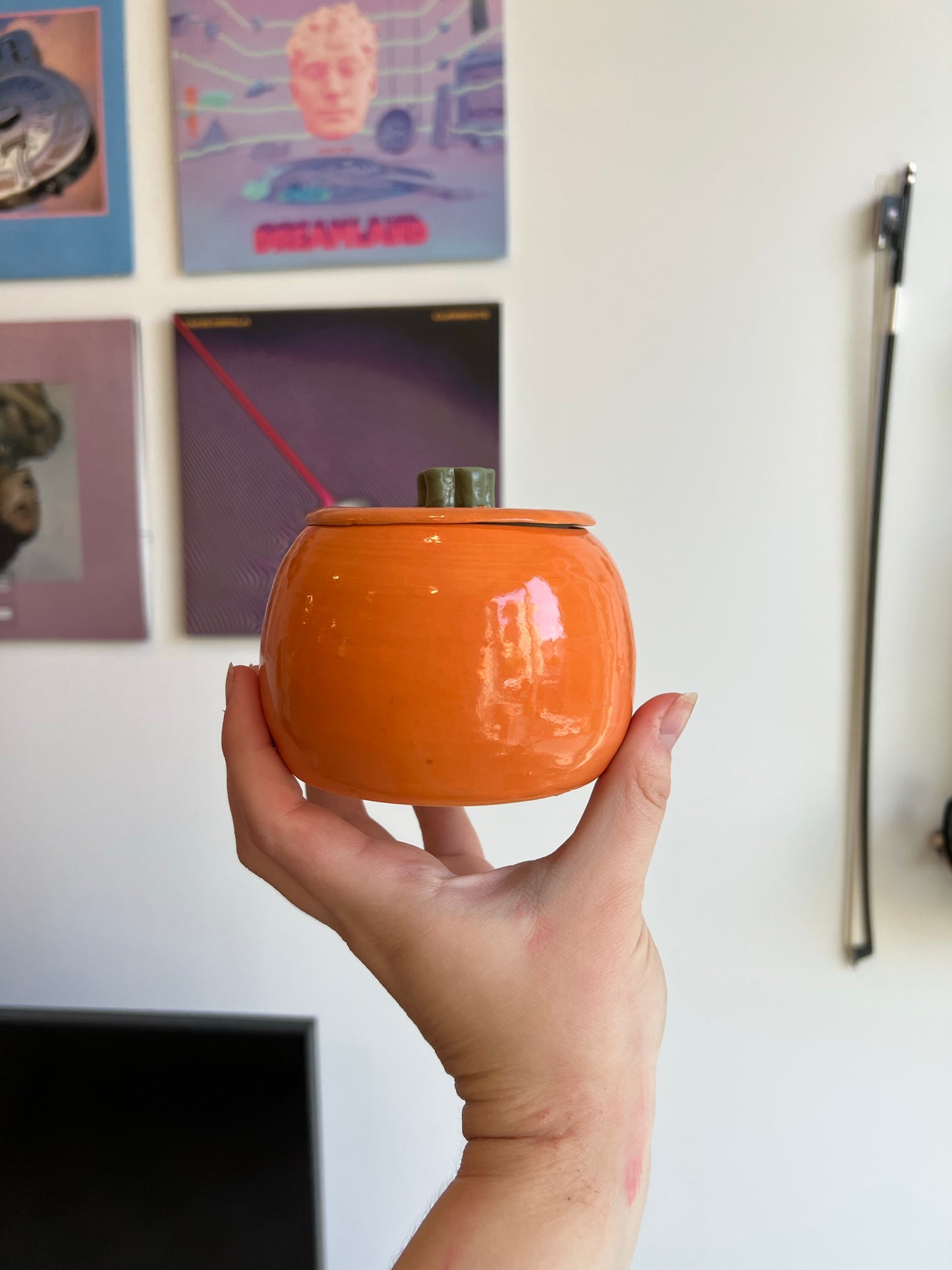 Winky pumpkin jar