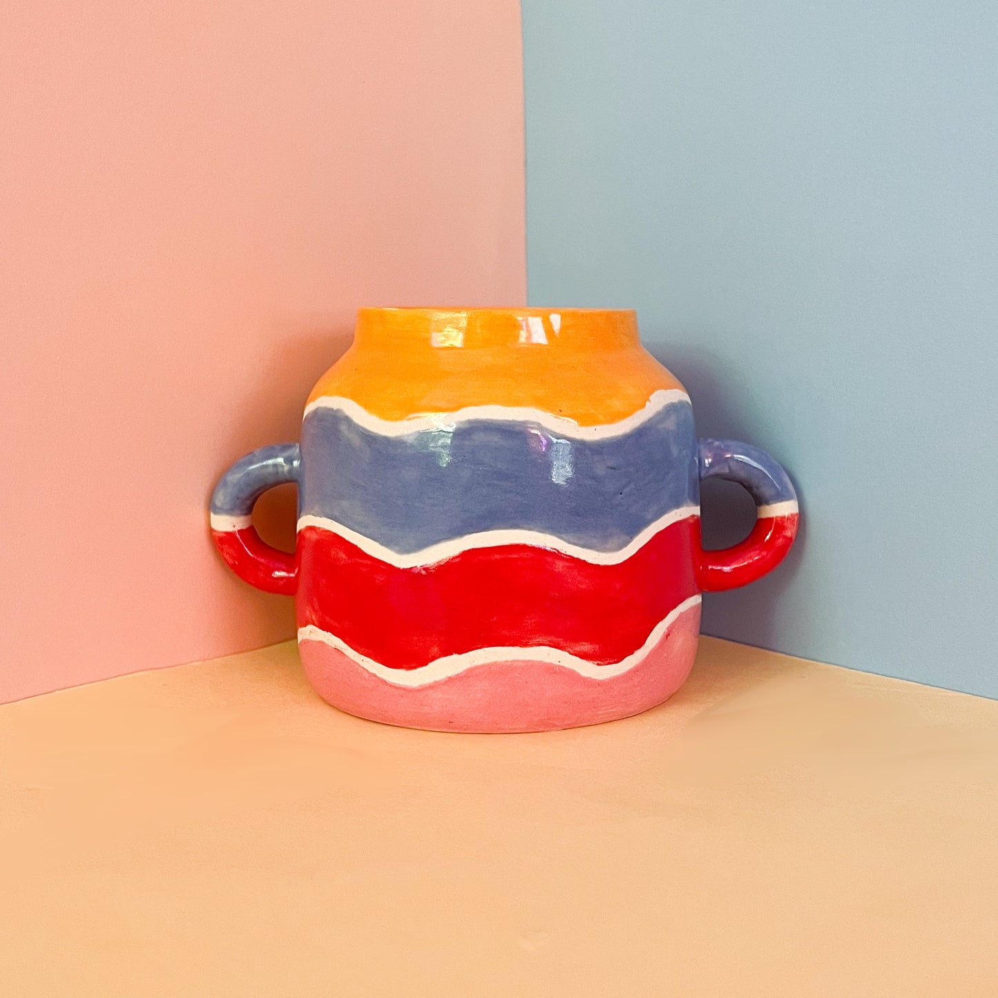 Color wave vase
